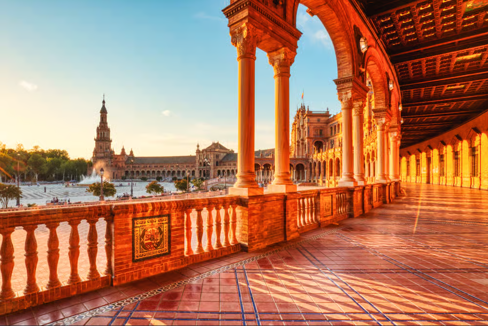 Ven a Sevilla, vuelve radiante